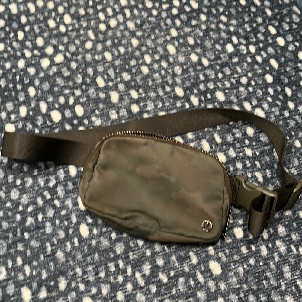 Lululemon everywhere belt bag, crossbody, camo